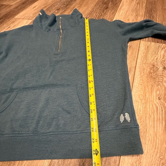 🛍️ NEW Victoria’s Secret loose fit soft sweater top. Excellent condition. - Picture 2 of 6